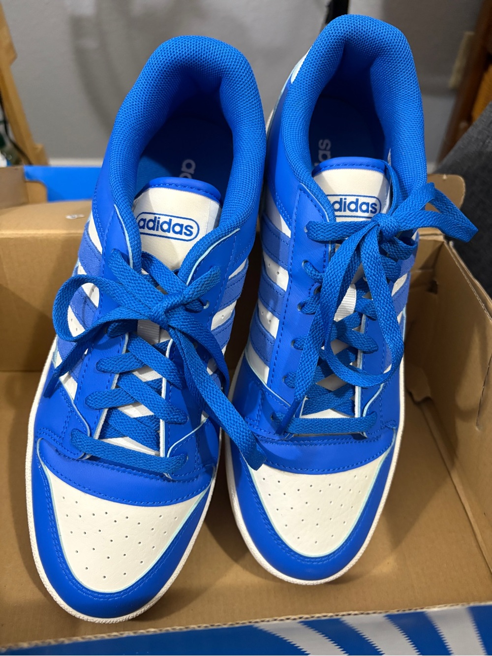 adidas Men’s Royal Blue and White Retro Low-Top Sneakers size 9